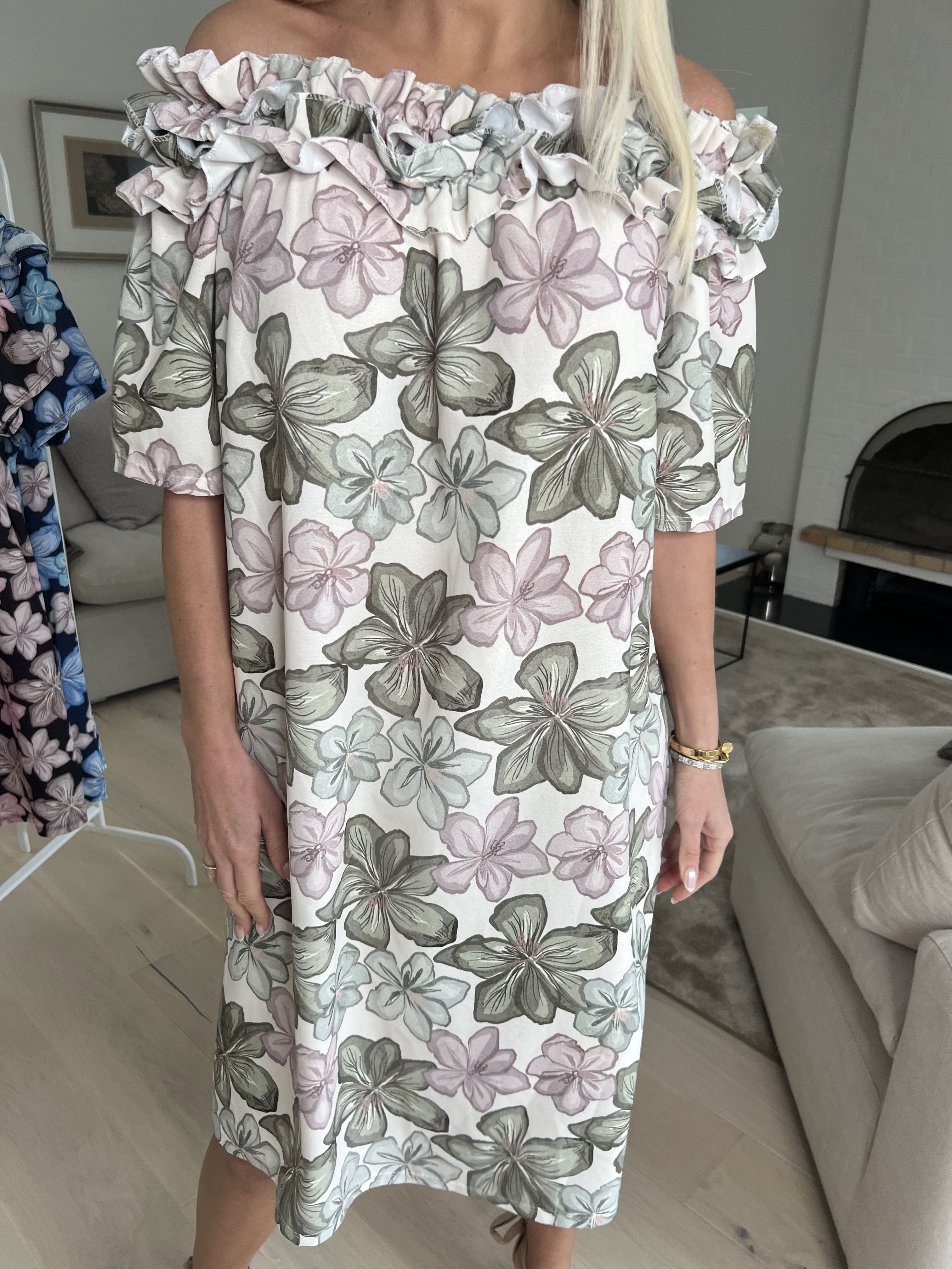 Chili Sleeveless Dress Flower - Blommig klänning med volanger